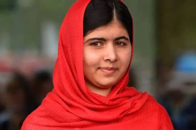 Malala Yusafzai: em outubro de 2012, a jovem militante pelo direito à educação foi alvo de um atentado dos talibãs paquistaneses do TTP quando retornava da escola (Paul Ellis/AFP)