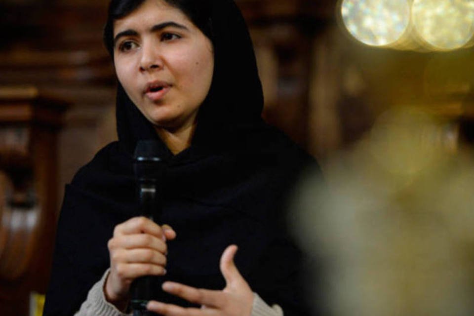 Malala reencontra amigas feridas no atentado taleban