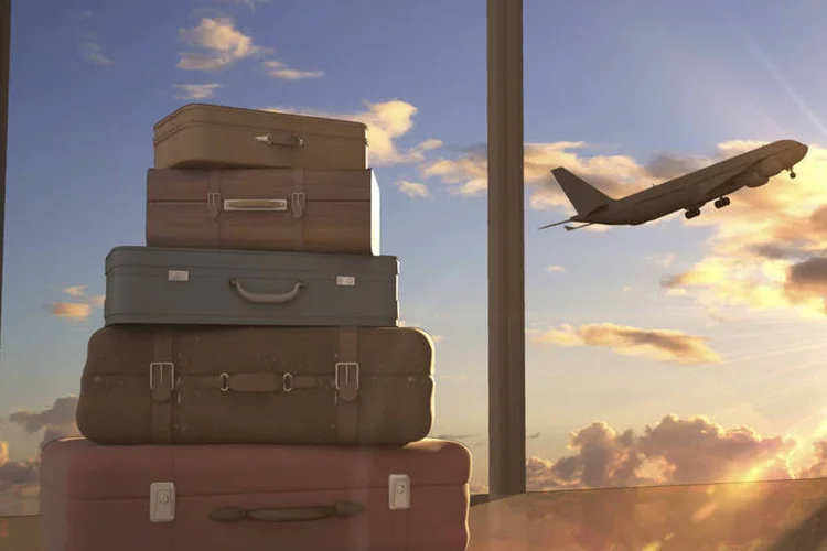 Desde a entrada em vigor da Resolução nº 400/2016 da Anac, em junho de 2017, as empresas aéreas estão autorizadas a cobrar pelo despacho de bagagens (Thinkstock/Peshkova/Thinkstock)