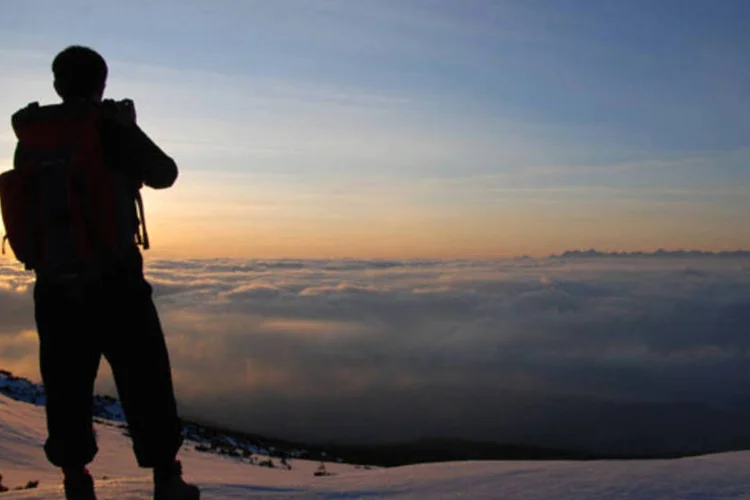 
	Turista aprecia nascer do sol: at&eacute; o &uacute;ltimo dia 20, os brasileiros tinham desembolsado US$ 1,178 bilh&atilde;o em outros pa&iacute;ses
 (Janusz Gawron/Stock Exchange)