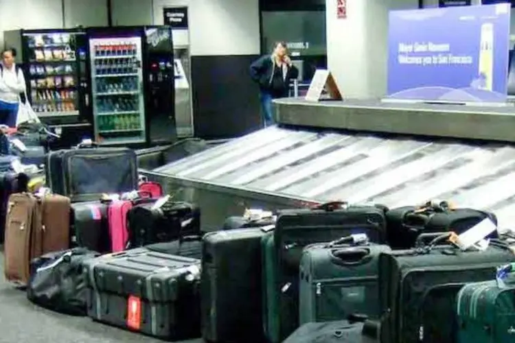 Para Ministério da Justiça, empresa aérea deve se responsabilizar por transporte de malas, ainda que a bagagem seja rotulada como frágil (ToastyKen / Creative Commons)