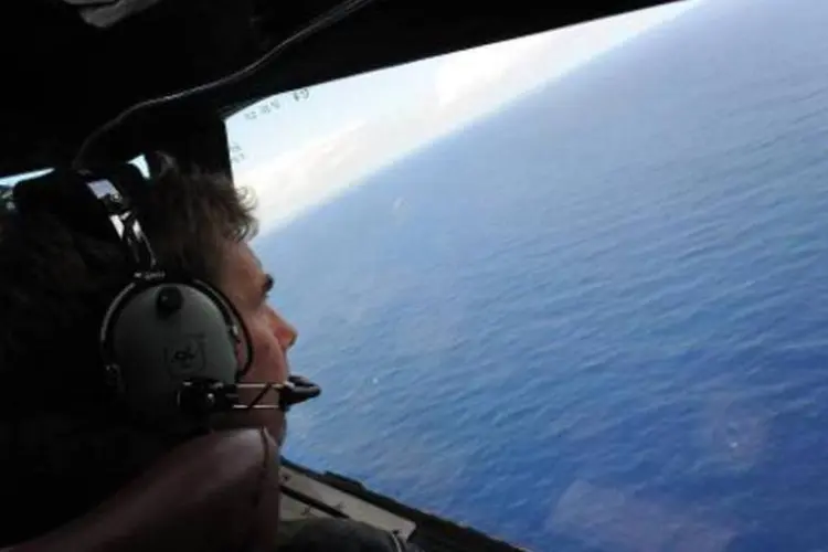 
	Piloto da avia&ccedil;&atilde;o neozelandesa participa das buscas no Oceano &Iacute;ndico: a Mal&aacute;sia segue investigando o ocorrido com o avi&atilde;o
 (Greg Wood/AFP)