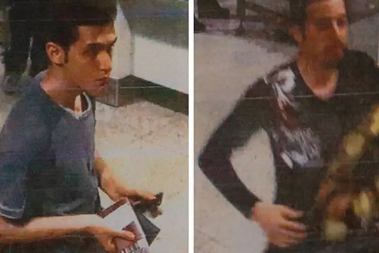 Montagem mostra os dois homens que, segundo a polícia, estavam viajando com passaportes roubados a bordo do avião desaparecido da Malaysia Airlines (REUTERS/Malaysian Police/Handout via Reuters)