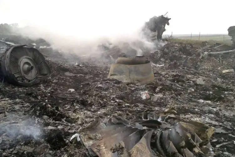 Local de queda de avião: pelo menos 100 corpos tinham sido encontrados até o momento no local (Maxim Zmeyev/Reuters)