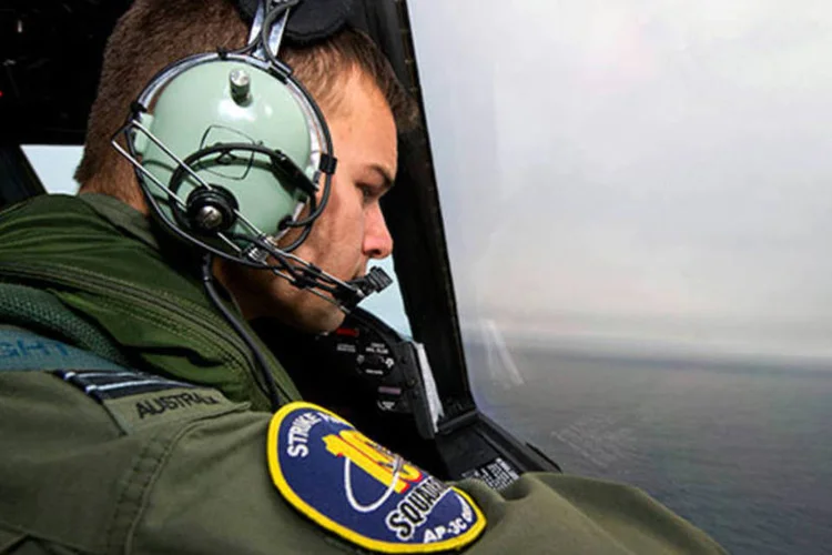 
	Busca a&eacute;rea por avi&atilde;o malaio que desapareceu: a opera&ccedil;&atilde;o tenta confirmar a presen&ccedil;a de objetos fotografados por sat&eacute;lites
 (REUTERS/Australian Defence Force/Handout via Reuters)