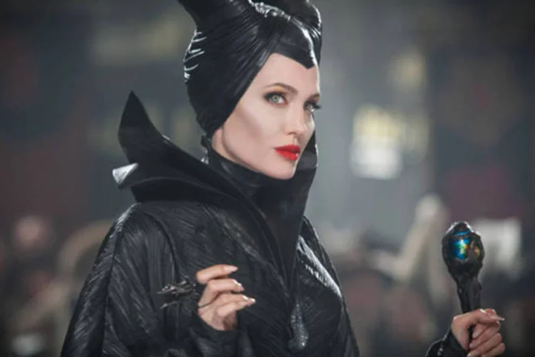
	Angelina Jolie, em Mal&eacute;vola: no filme, a atriz encarnava a fada malvada respons&aacute;vel pelo feiti&ccedil;o sobre a princesa Aurora
 (Divulgação / Disney Enterprises / Frank Connor)