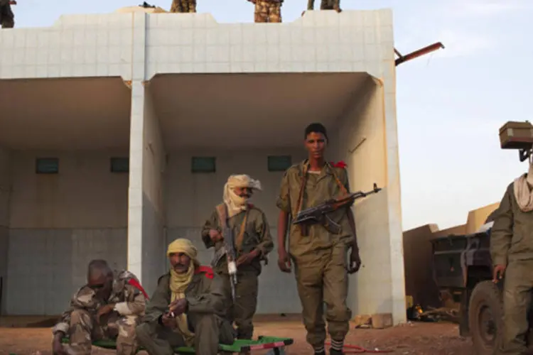 
	Soldados do Mali:&nbsp;depois de expulsar os rebeldes de Gao e Timbuktu, as tropas conseguiram o controle de Kidal e continuam sua ofensiva na regi&atilde;o montanhosa de Ifoghas.
 (Joe Penney/Reuters)