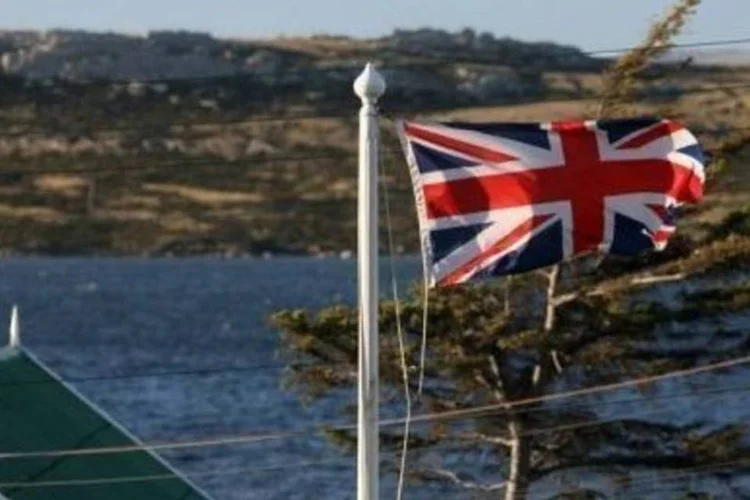 Bandeira britânica nas Malvinas, onde a petroleira Rockhopper realiza perfurações (Daniel Garcia/AFP)