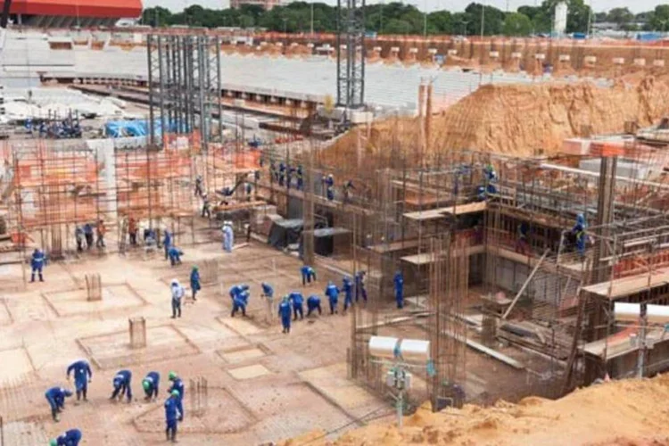 
	Obras no est&aacute;dio em Manaus: o ministro destacou tamb&eacute;m que as obras est&atilde;o seguindo os cronogramas estabelecidos junto &agrave; Fifa
 (Monitoramento/Ministério do Esporte)
