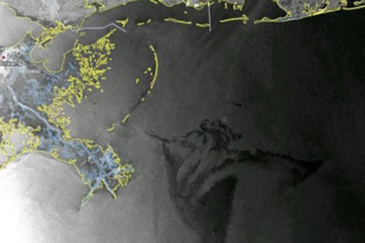 Imagem de satélite mostra mancha negra se espalhando pelo Golfo do México (.)
