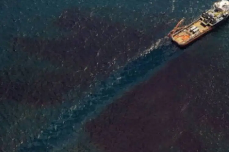 Mancha de óleo causada pelo acidente com a plataforma da BP, no Golfo do México (AFP/Saul Loeb)