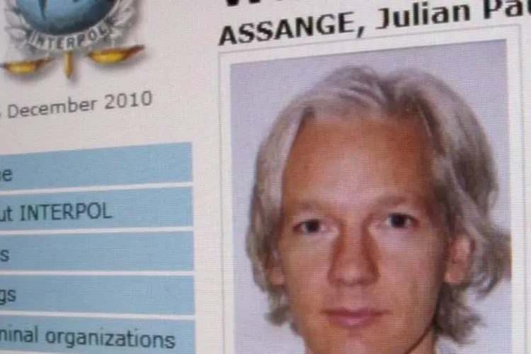 Mandado de prisão da Interpol para Julian Assange (Getty Images)