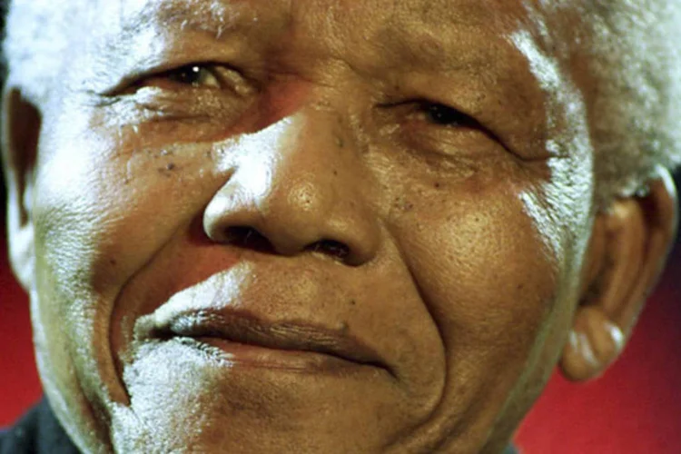 
	Nelson Mandela: &nbsp;ex-presidente de Cuba Fidel Castro, em artigo publicado nesta quinta-feira na imprensa oficial da ilha, disse que Mandela era&nbsp;&quot;um ap&oacute;stolo da paz&quot;
 (REUTERS)