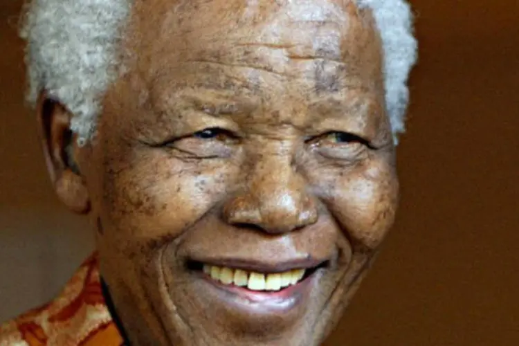 
	O ex-presidente sul-africano Nelson Mandela: &iacute;cone da luta contra o apartheid &quot;se comunica por sinais com seu rosto&quot;
 (AFP / Gianluigi Guercia)