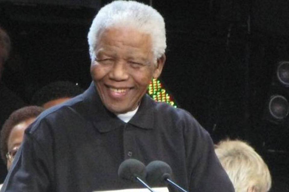 Nelson Mandela encontra-se bem e sua saúde melhora