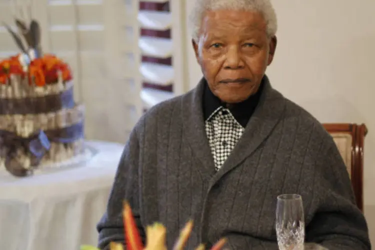 
	O ex-presidente sul-africano Nelson Mandela: porta-voz afirmou que a Prefeitura est&aacute; atualizando os dados da popula&ccedil;&atilde;o, o que leva a confus&otilde;es em algumas ocasi&otilde;es
 (REUTERS/Siphiwe Sibeko)