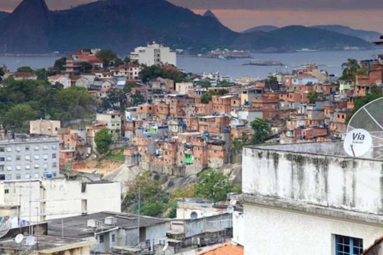 150 membros da Força começaram a ocupar no fim desta manhã o Morro Santo Amaro, no Catete, zona sul do Rio de Janeiro (Mathieu Struck/Flickr)