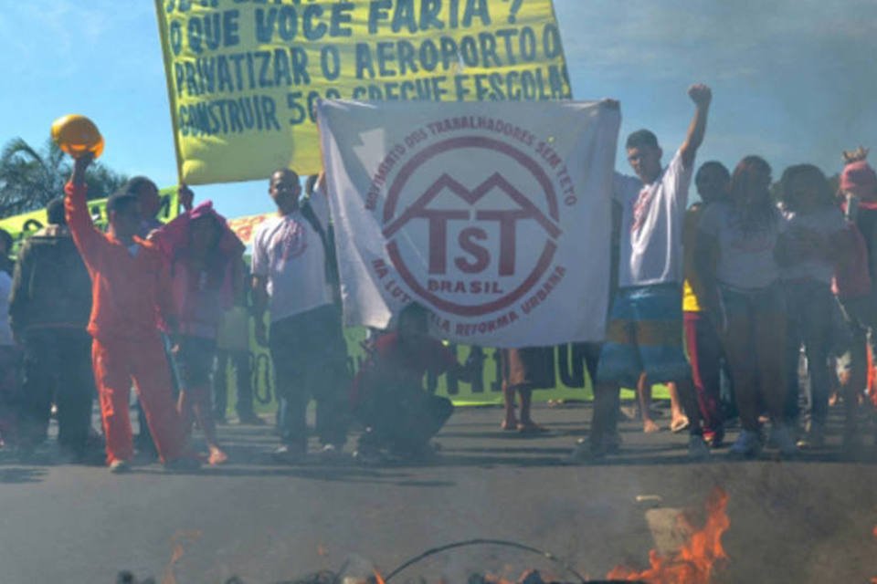 Manifestação em Brasília bloqueia acesso ao Mané Garrincha