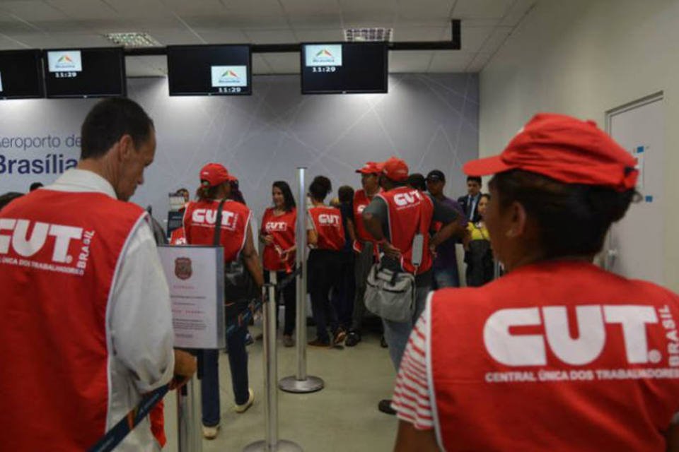 Aeroviários retomam negociação com aéreas nesta quarta-feira