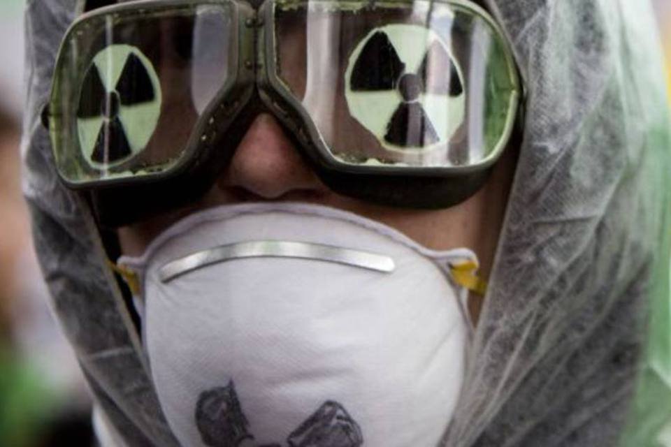 Técnicos podem usar polímero em pó para conter vazamento em Fukushima