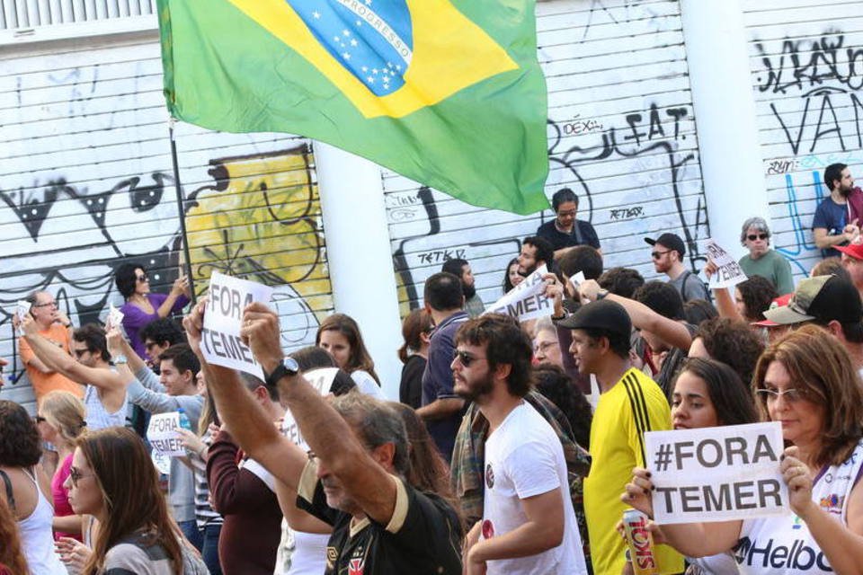 Manifestantes contra Temer se reúnem no Centro do Rio