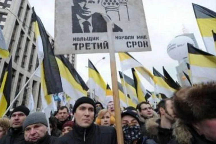 Manifestação contra Vladimir Putin: o premiê teme que a prolongação do processo eleitoral para um segundo turno poderá ser uma fonte de "desestabilização para o país" (Natalia Kolesnikova/AFP)