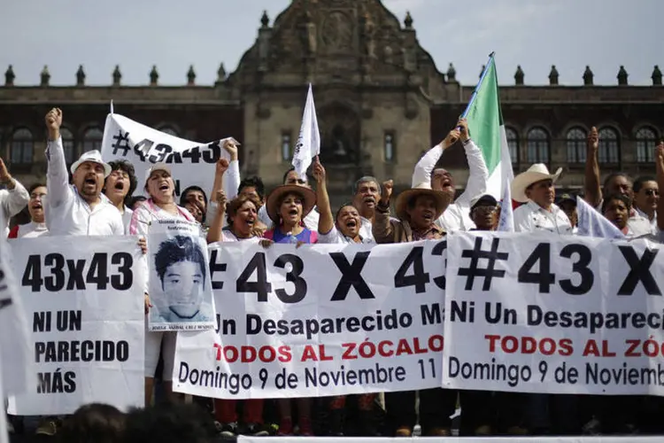 Manifestação contra violência no México exige informações sobre estudantes desaparecidos (Tomas Bravo/Reuters)