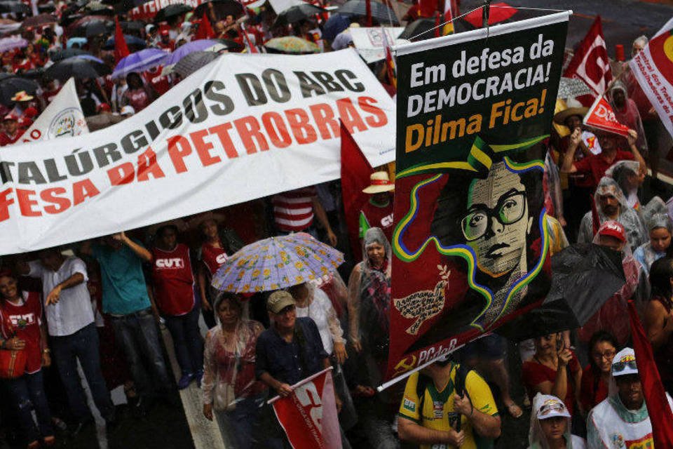 Manifestações pró-Dilma reúnem milhares pelo Brasil