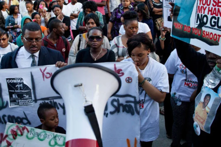 O caso gerou furor na Flórida, onde manifestações são realizadas diariamente para denunciar um novo exemplo de discriminação racial, e o movimento se propaga para NY (Andrew Burton/Getty Images)