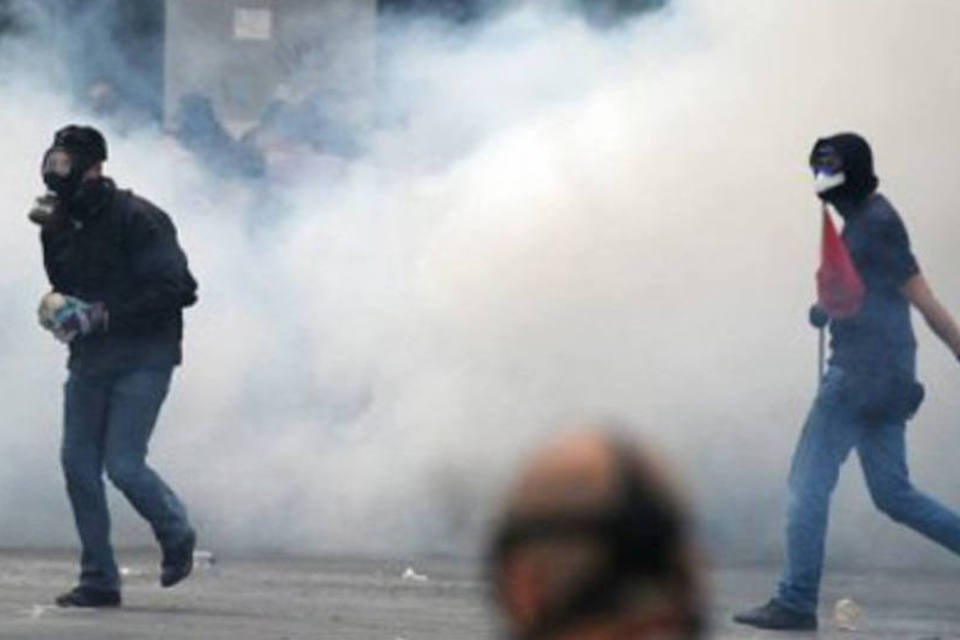 Incêndio em banco mata 3 durante protestos em Atenas