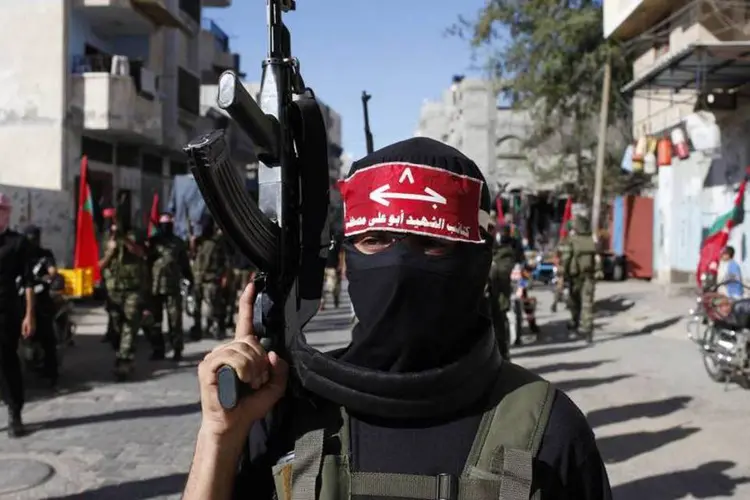 
	Militante palestino da Frente Popular para a Liberta&ccedil;&atilde;o da Palestina, na Faixa de Gaza
 (Ibraheem Abu Mustafa/Reuters)