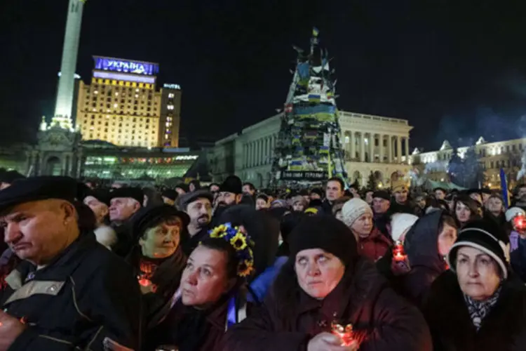 
	Ucranianos se re&uacute;nem na Pra&ccedil;a da Independ&ecirc;ncia em Kiev
 (Konstantin Chernichkin/Reuters)