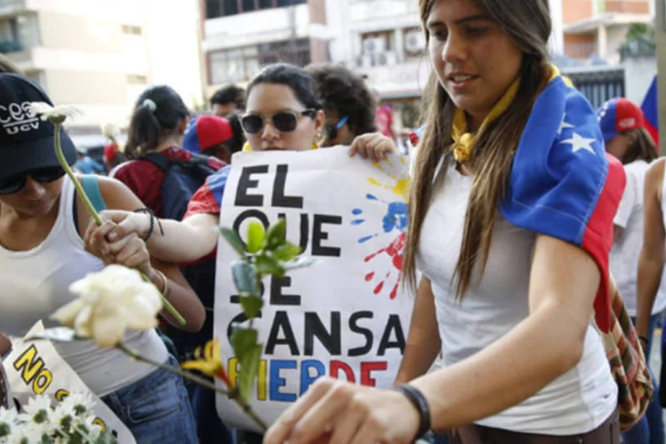 Apoiadores do oposicionista Leopoldo Lopez durante uma manifestação em Caracas, na Venezuela (Carlos Garcia Rawlins/Reuters)