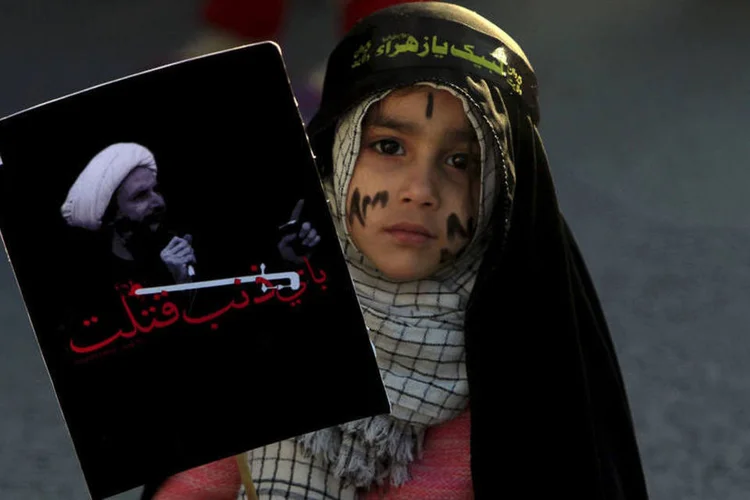 
	Ir&atilde;: manifesta&ccedil;&otilde;es aconteceram um dia depois da acusa&ccedil;&atilde;o de Teer&atilde; de que a avia&ccedil;&atilde;o saudita bombardeou sua embaixada no I&ecirc;men
 (Faisal Mahmood / Reuters)