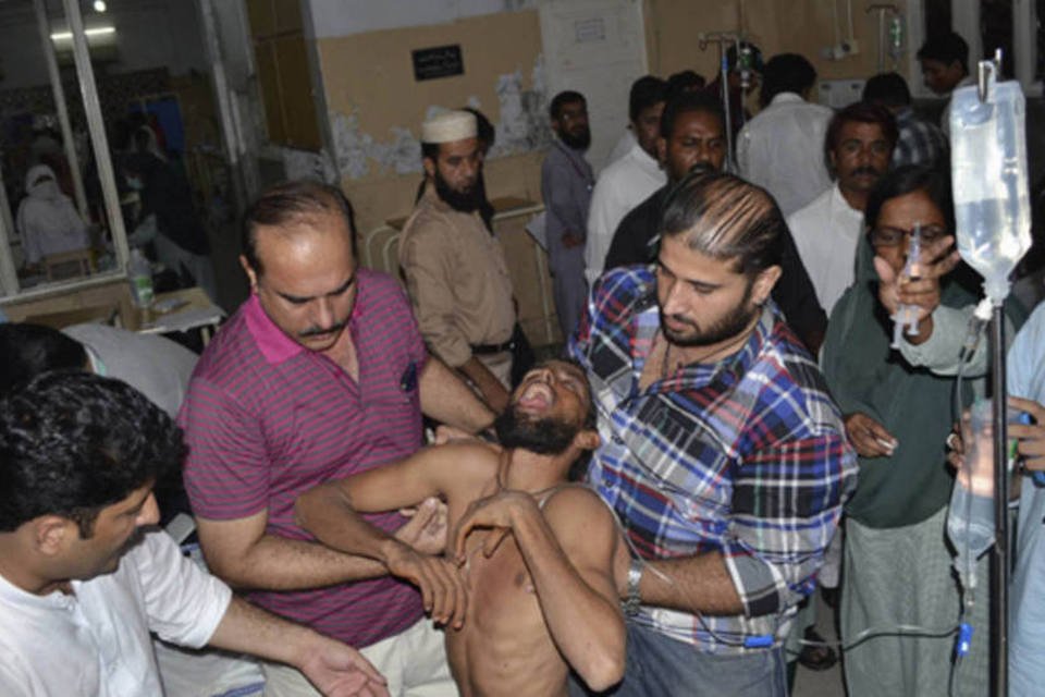 Ao menos 7 morrem pisoteados em manifestação no Paquistão