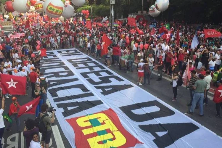 
	Protesto: segundo Moraes, as manifesta&ccedil;&otilde;es atuais, al&eacute;m de serem atos pac&iacute;ficos, refletem quest&otilde;es institucionais &ldquo;neste momento da maior crise econ&ocirc;mica [do pa&iacute;s]&quot;
 (Tatiana Vaz/EXAME.com)