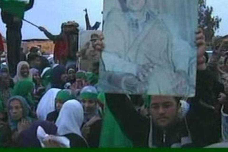 Kadafi pede que líbios façam marcha em direção a Benghazi