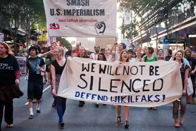 Manifestação de apoio ao WikiLeaks em Brisbane, na Austrália (Marc Grimwade/Getty Images)