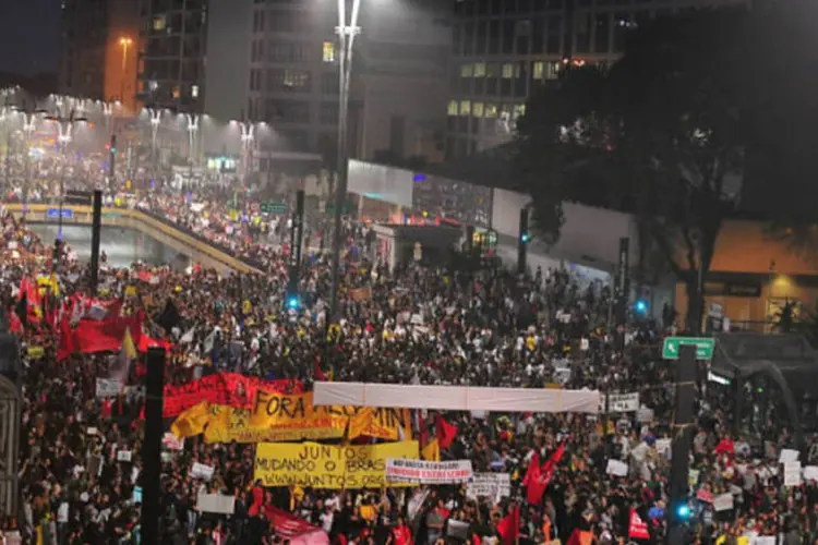 
	Manifesta&ccedil;&atilde;o em S&atilde;o Paulo ocupa a Avenida Paulista:&nbsp;empresas brasileiras tamb&eacute;m gastaram R$ 70 milh&otilde;es em seguran&ccedil;a adicional
 (Marcelo Camargo/ABr)