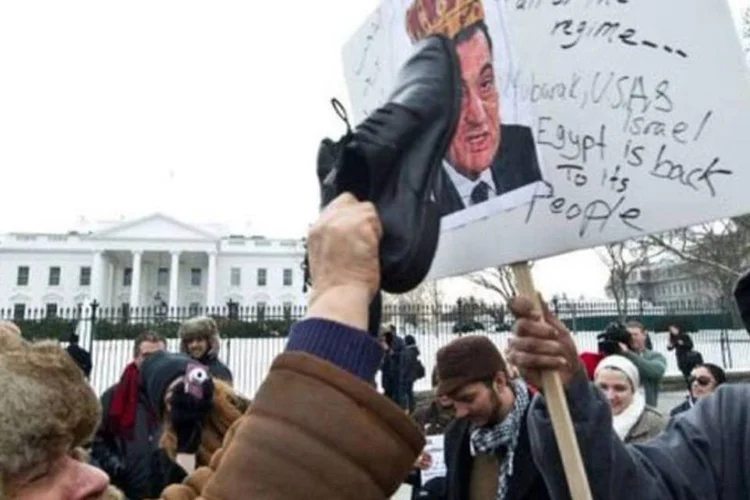 Protestos no Egito contra o presidente Mubarak: justiça vai punir responsáveis por eventos (Nicholas Kamm/AFP)