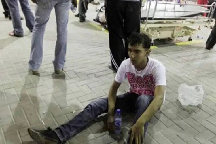 Manifestante ferido no Bahrein: sete pessoas já morreram nos protestos (Joseph Eid/AFp)