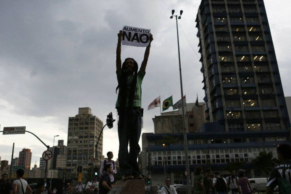Protesto contra aumento das passagens toma ruas de São Paulo