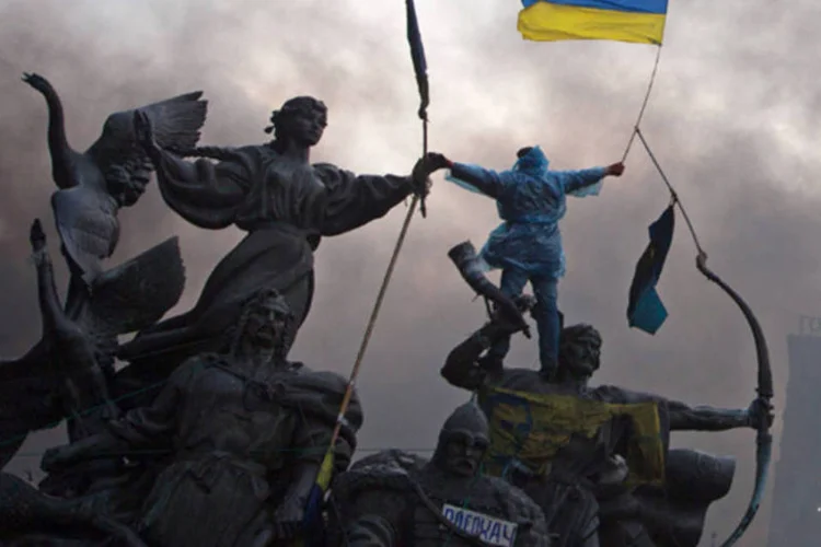 Manifestante anti-governo na Ucrânia: confrontos começaram logo antes do horário marcado para uma reunião de três ministros europeus de Relações Exteriores com Yanukovich (Reuters)