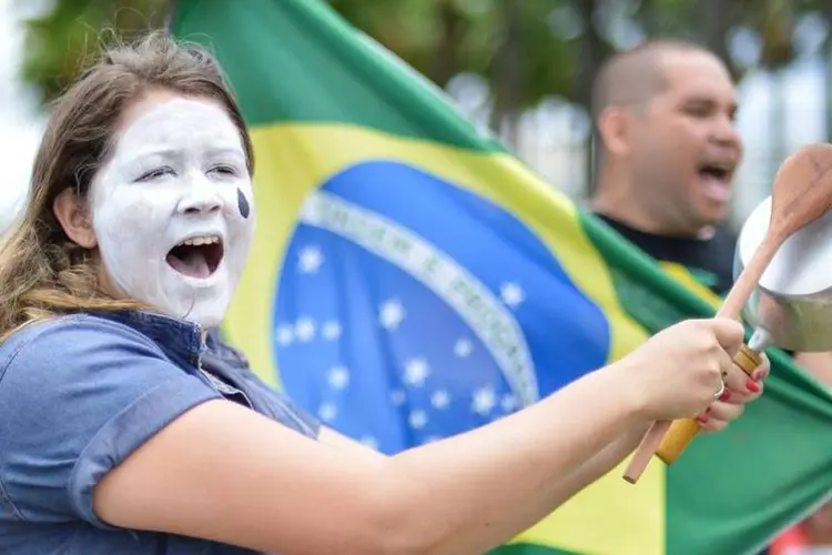 Manifestante protesta contra Renan Calheiros: manifestação foi organizada pela internet (Marcello Casal Jr./Agência Brasil)