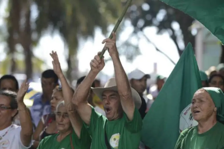 Manifestantes do Movimento Camponês Popular: camponeses são estimados em 2 mil pelo movimento (Marcelo Camargo/ABr)