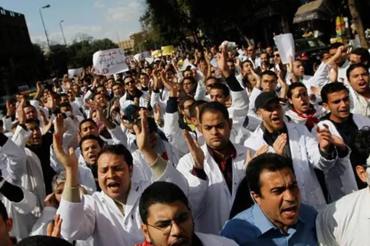 Manifestantes contra Mubarak: sindicatos também apóiam protestos no Egito (Chris Hondros/Getty Images)