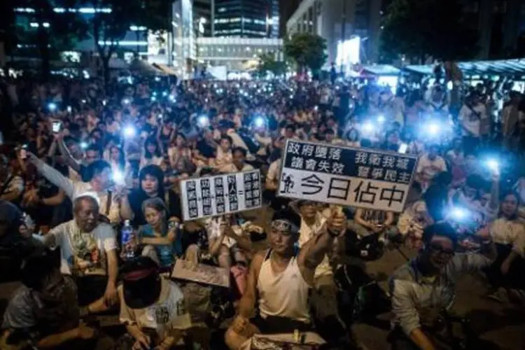 
	Manifestantes pr&oacute;-democracia: ativistas iniciaram campanha no domingo
 (Philippe Lopez/AFP)