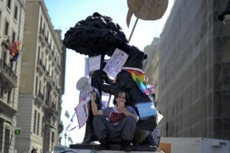 Manifestantes depredam monumentos na praça Puerta del Sol (Denis Doyle/Getty Images)