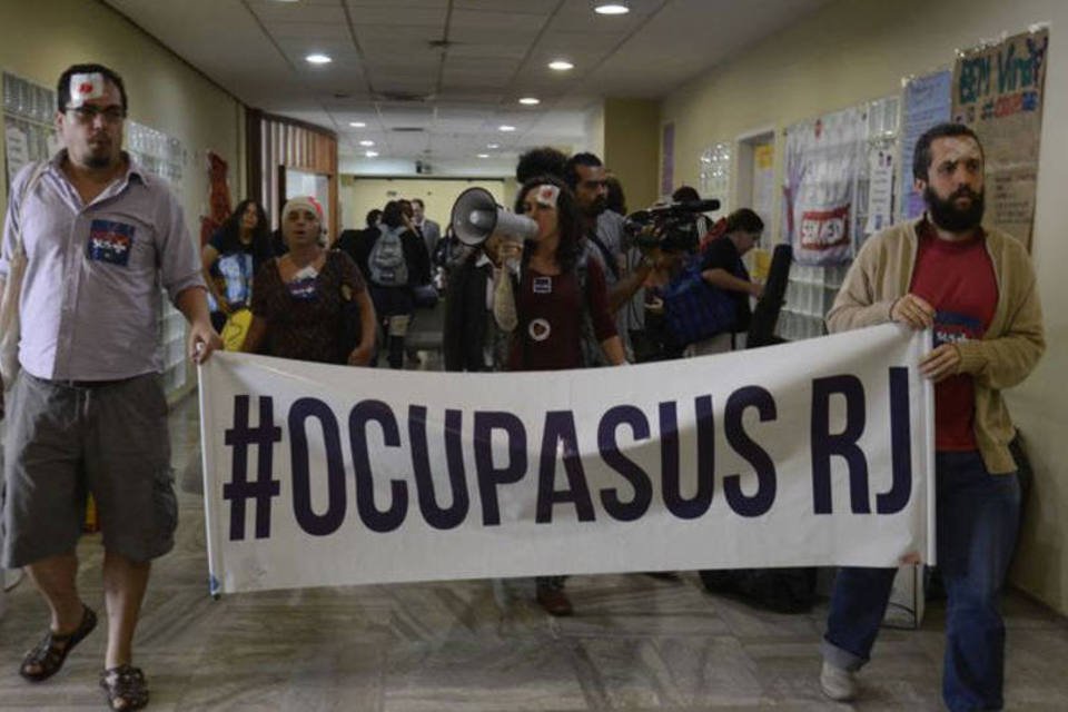 Manifestantes desocupam prédio do Ministério da Saúde no Rio