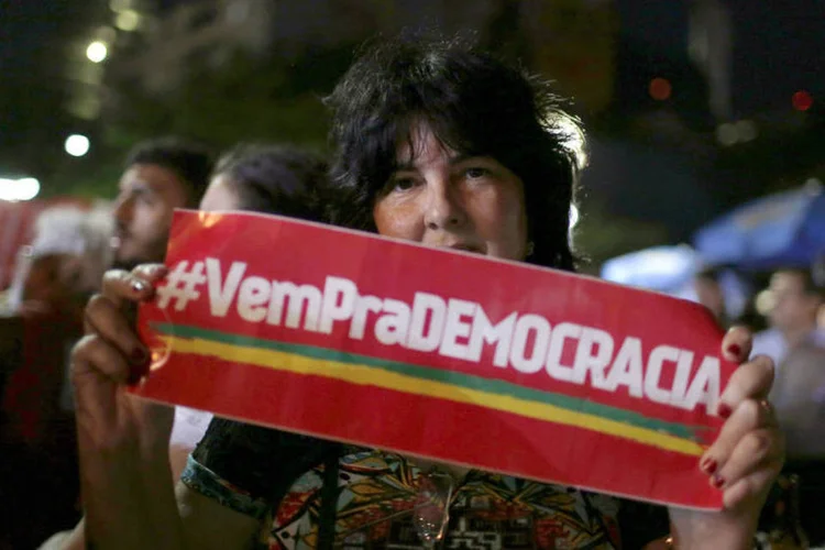
	Democracia: os trabalhadores da &aacute;rea n&atilde;o v&atilde;o aceitar mudan&ccedil;as que firam a Constitui&ccedil;&atilde;o brasileira, nem retrocessos na &aacute;rea educacional
 (Pilar Olivares / Reuters)